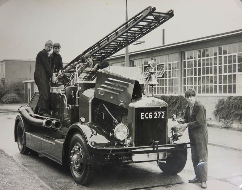 Historical fire engine outside workshops in Ruislip, around 1970. There are 4 apprentices on or around the vehicle. Known as a ‘Big 4’ Braidwood-Bodied Fire Engine Pump, manufactured by Dennis around 1941. 